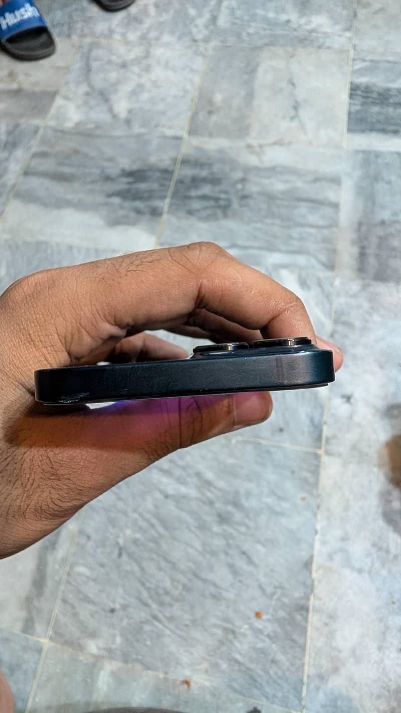 Apple iPhone 13 6
