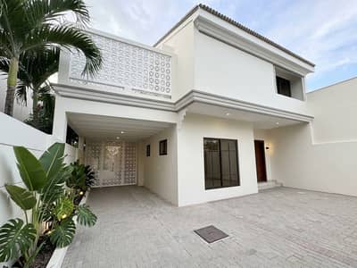 1000yd Renovated 4 bed dd study for rent