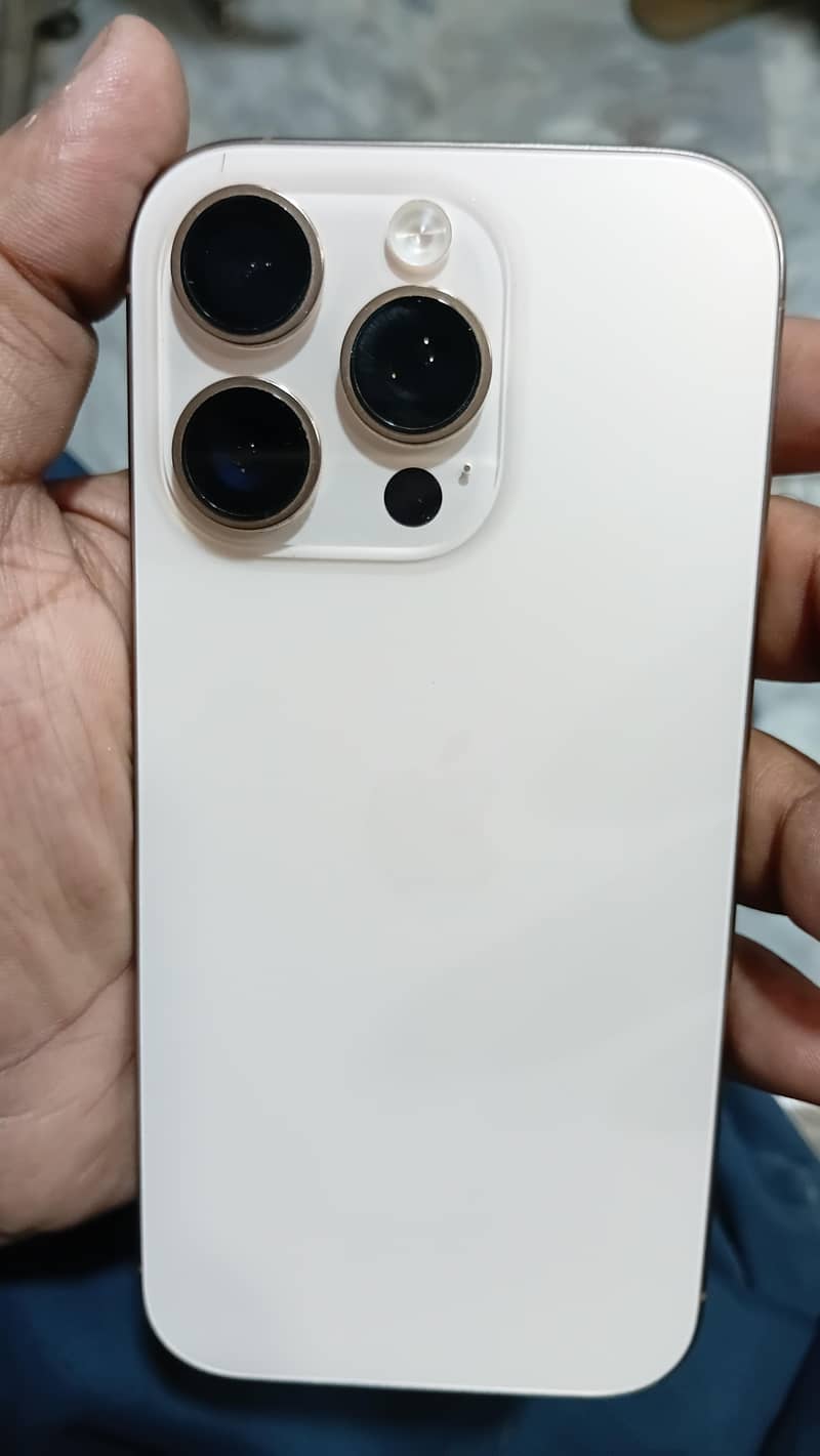 Apple iPhone 16 Pro 4