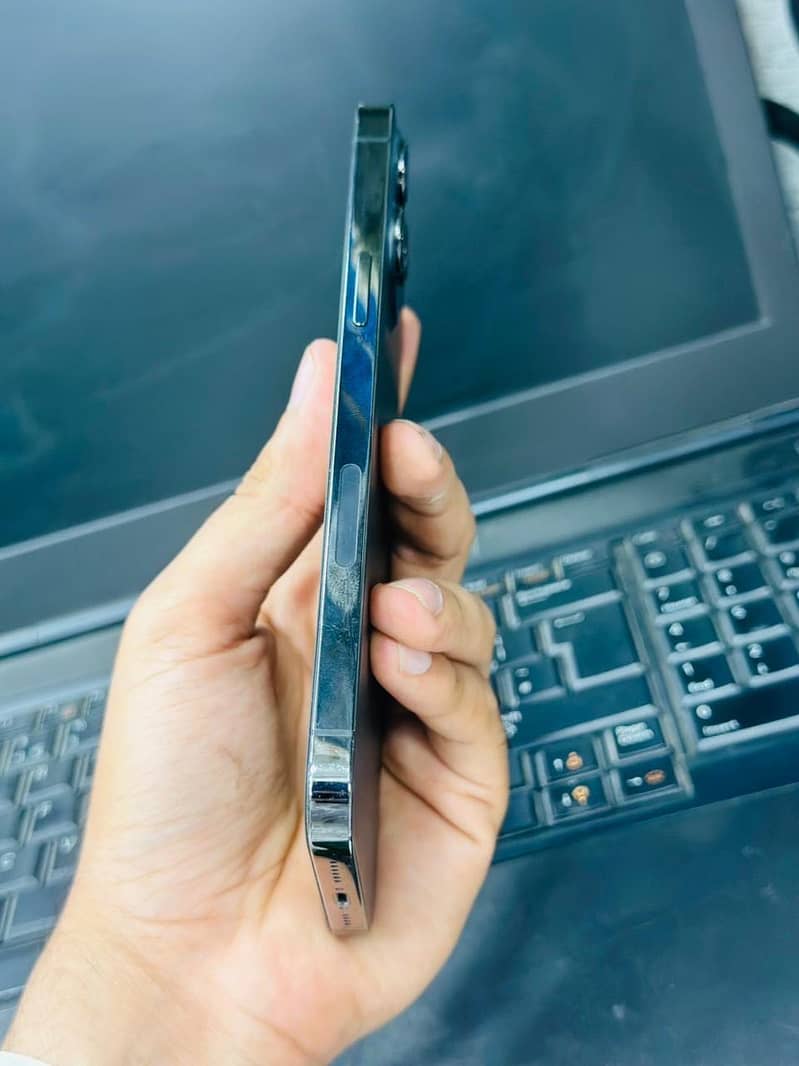 Apple iPhone 12 Pro Max 3