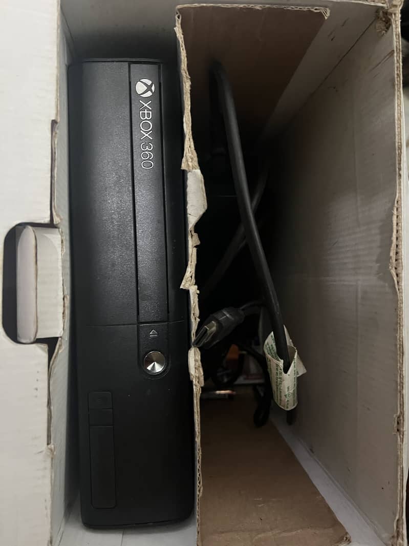Xbox 360 E 1