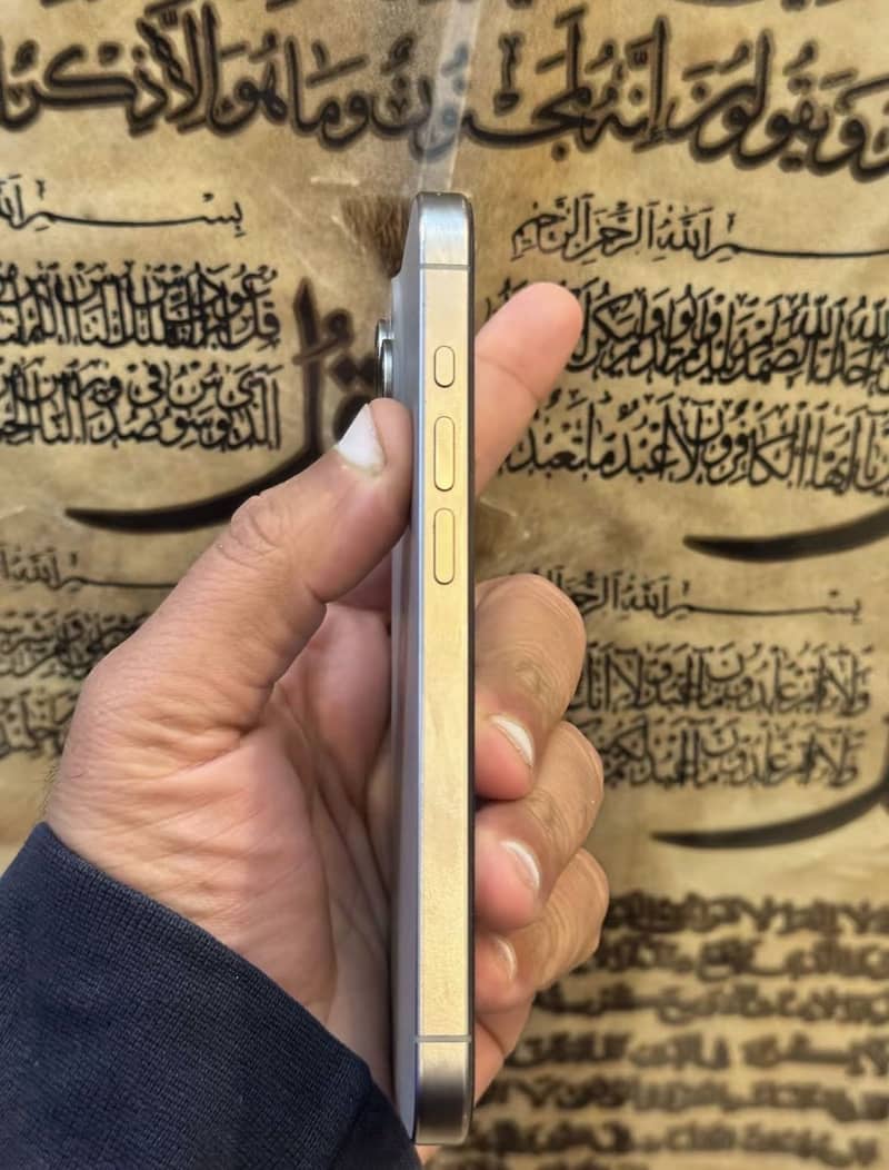 Apple iPhone 15 Pro 2