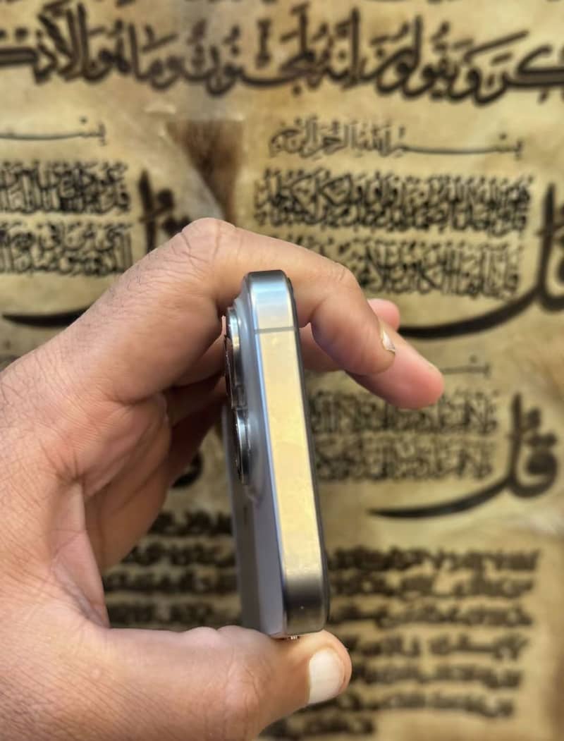 Apple iPhone 15 Pro 4