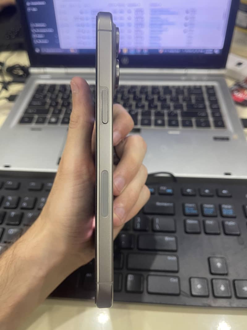 Apple iPhone 15 Pro Max 2