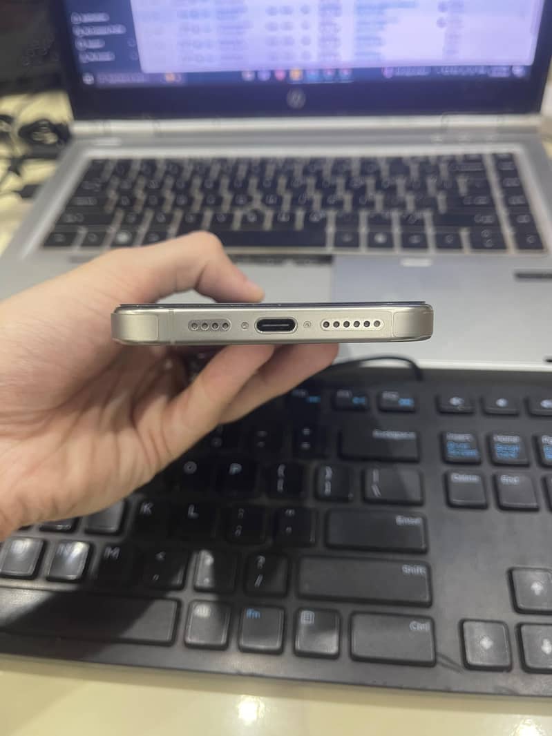 Apple iPhone 15 Pro Max 4