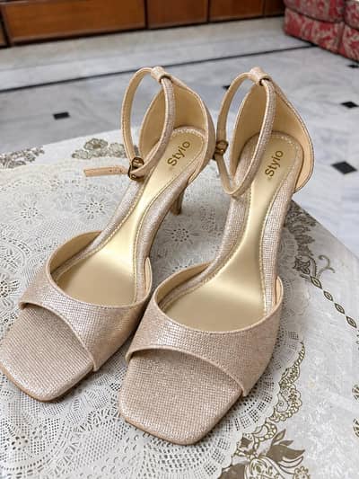 Aurelia Golden Heels