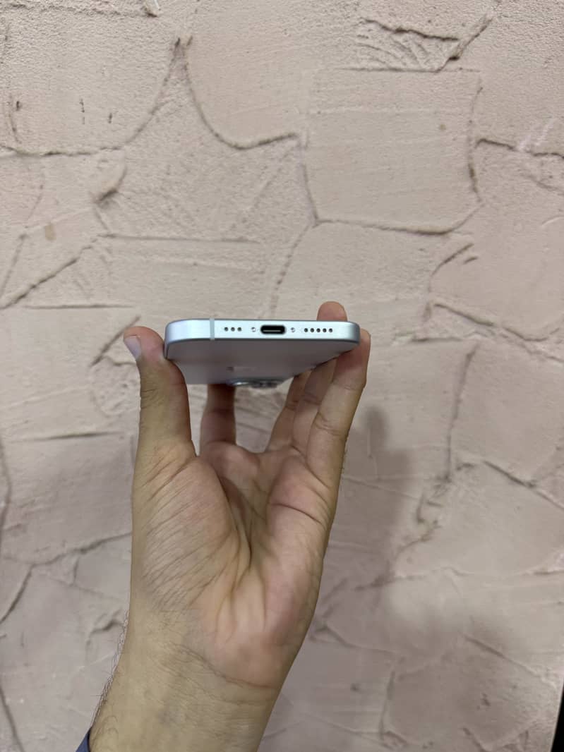 Apple iPhone 15 4