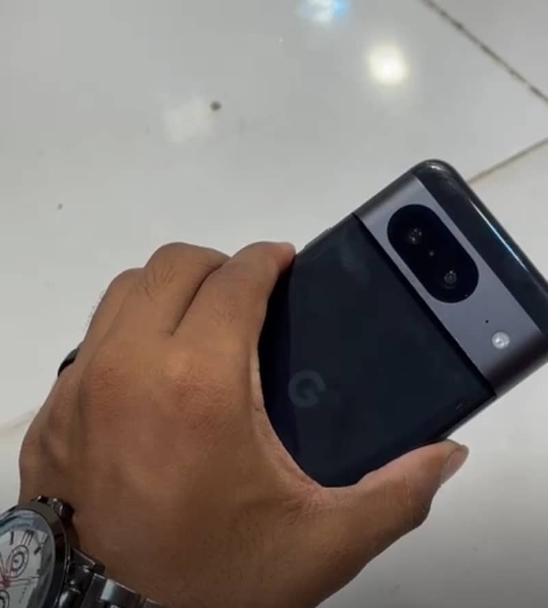Google Pixel 8 4