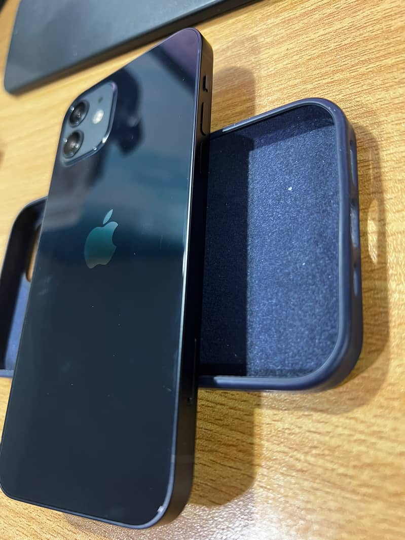 Apple iPhone 12 4