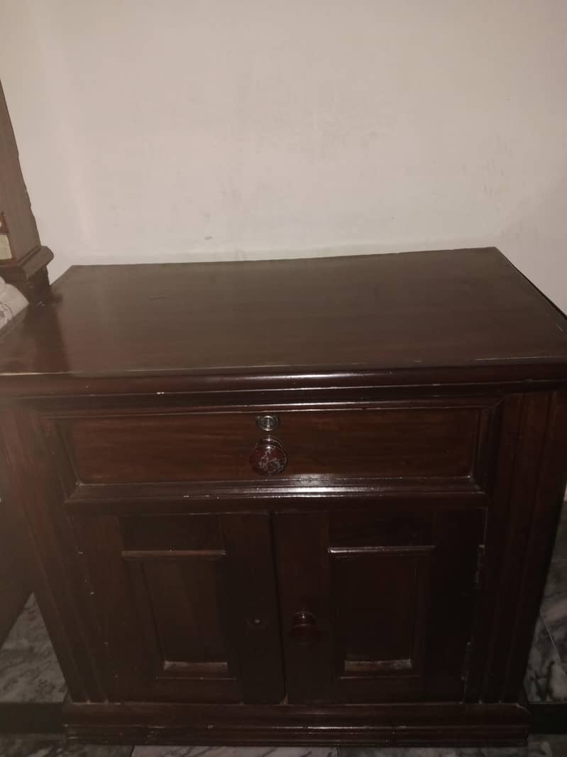 2 side tables 0
