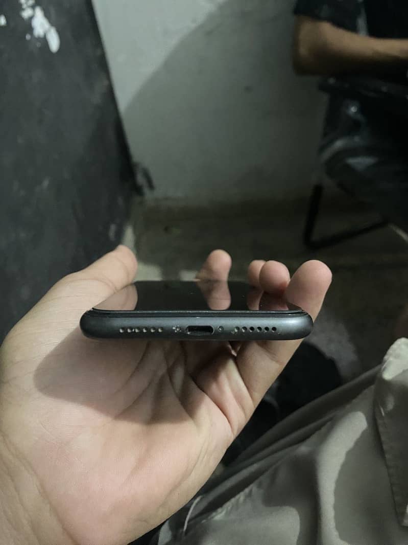 Apple iPhone 11 3