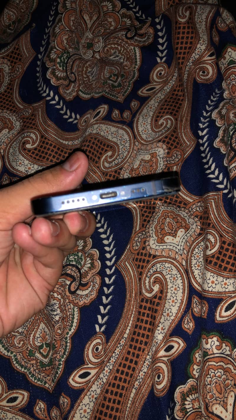 Apple iPhone 12 3