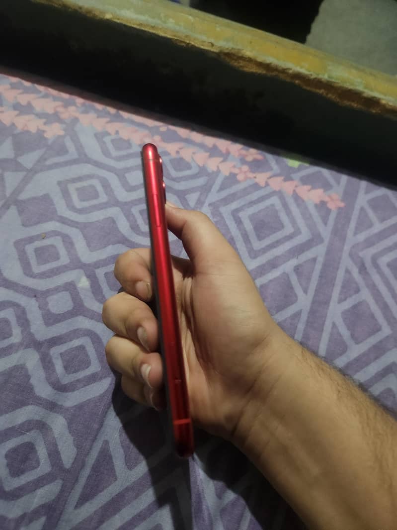 Apple iPhone 11 4