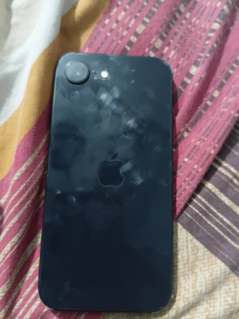 Apple iPhone 16e 1