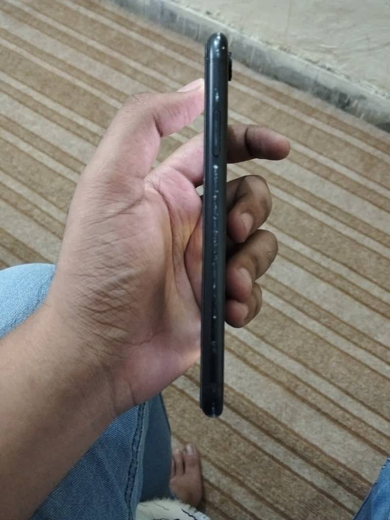 Apple iPhone XR 1