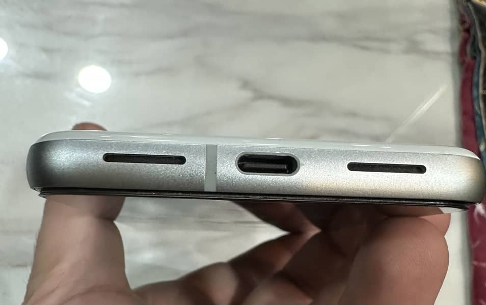 Google Pixel 8 4