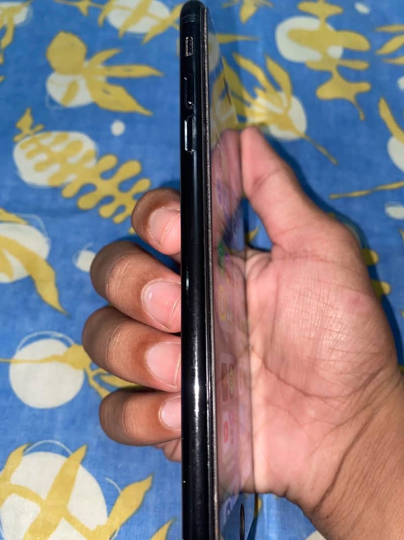 Apple iPhone 7 Plus 1