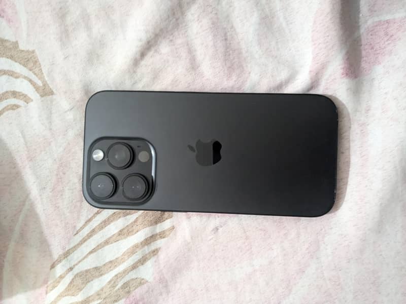 Apple iPhone 16 Pro 1