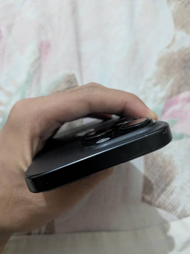 Apple iPhone 16 Pro 2