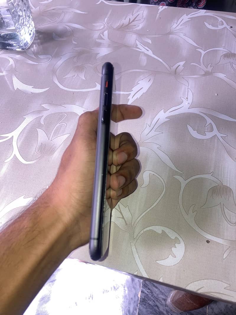 Apple iPhone 11 7
