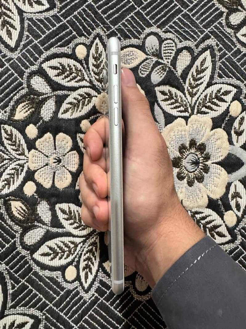 Apple iPhone 8 Plus 3
