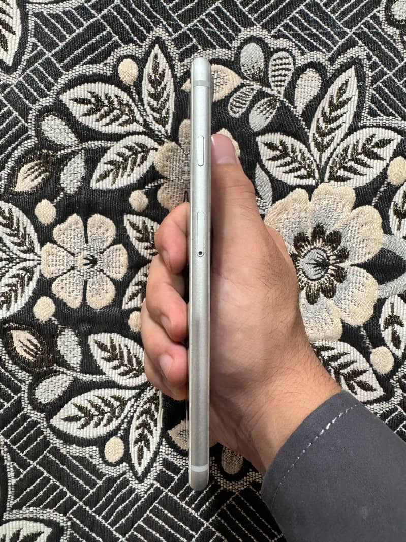 Apple iPhone 8 Plus 6