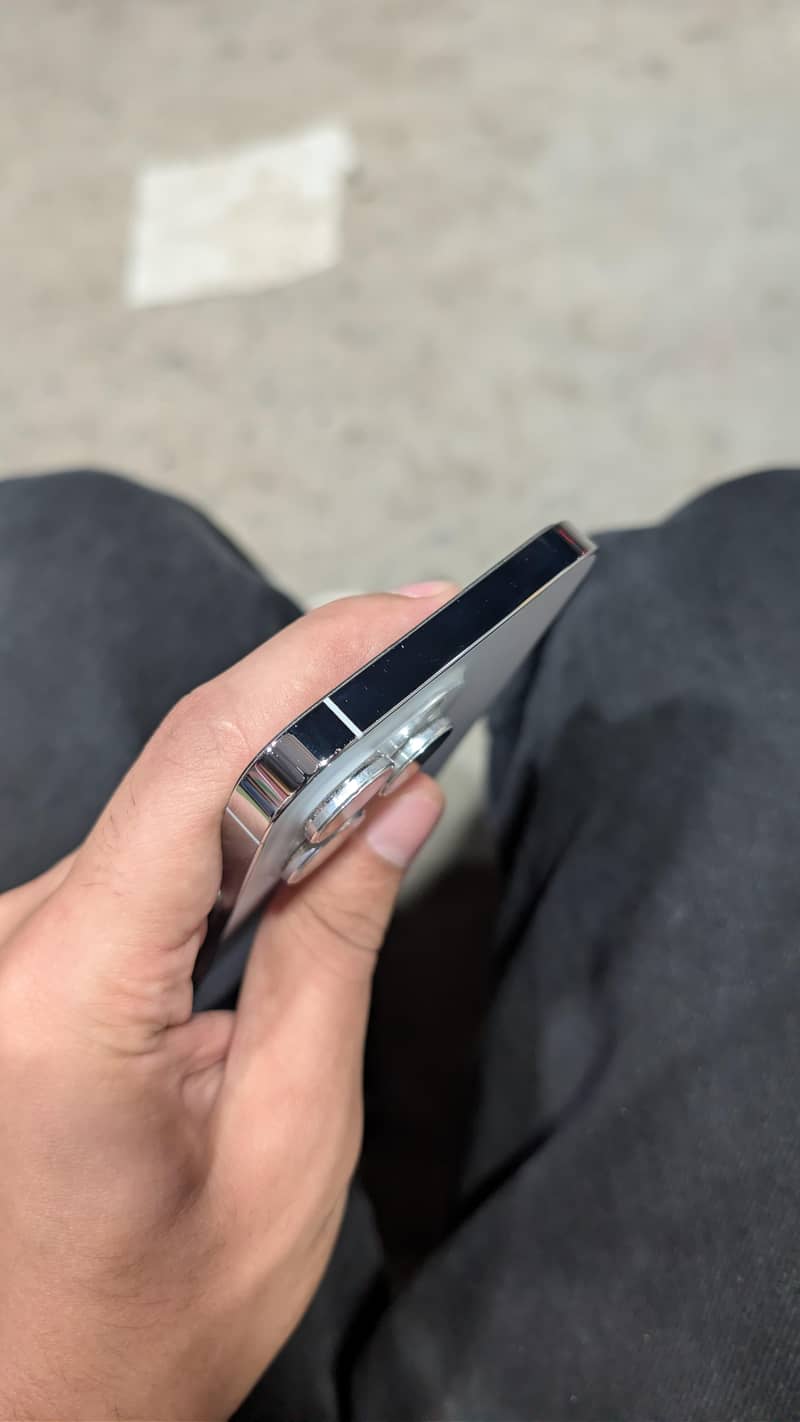 Apple iPhone 14 Pro Max 3
