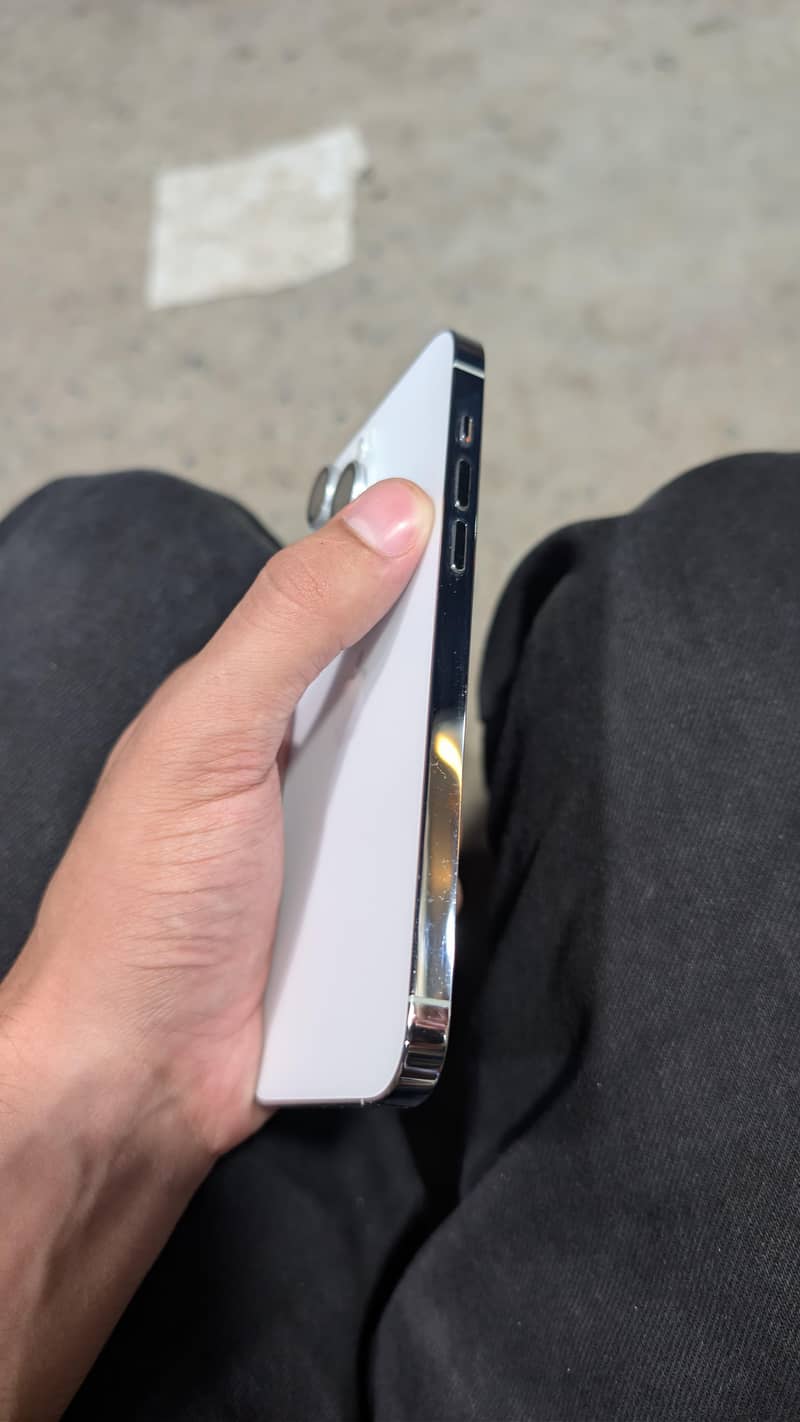 Apple iPhone 14 Pro Max 4
