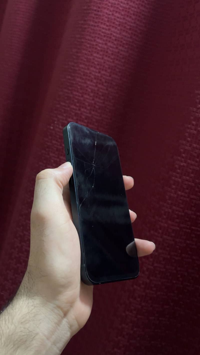 Apple iPhone 13 2