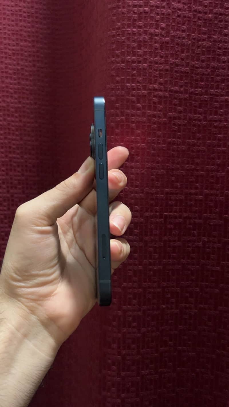 Apple iPhone 13 4