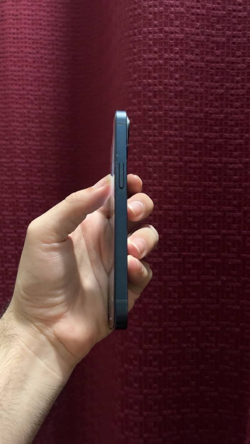 Apple iPhone 13 5