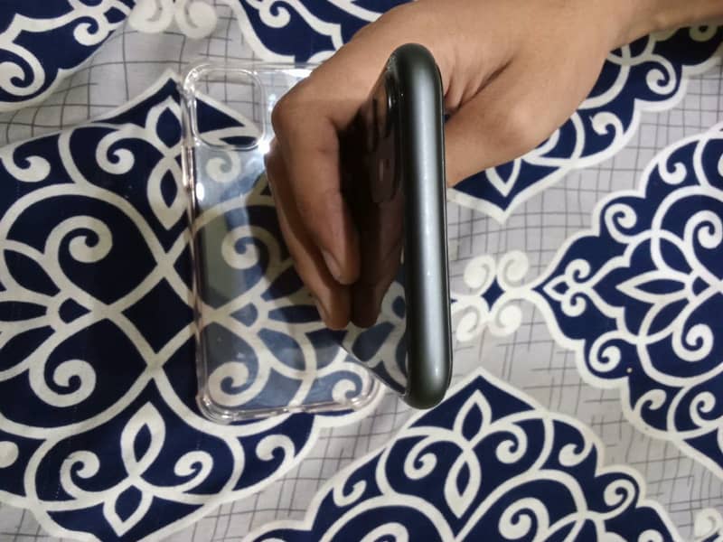 Apple iPhone 11 6