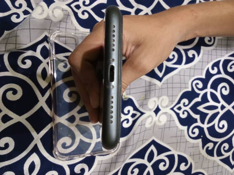Apple iPhone 11 7