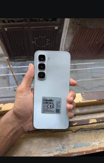 Infinix hot 60i. . full clen saf mobile . . . . exchange b ho jyga iphone k