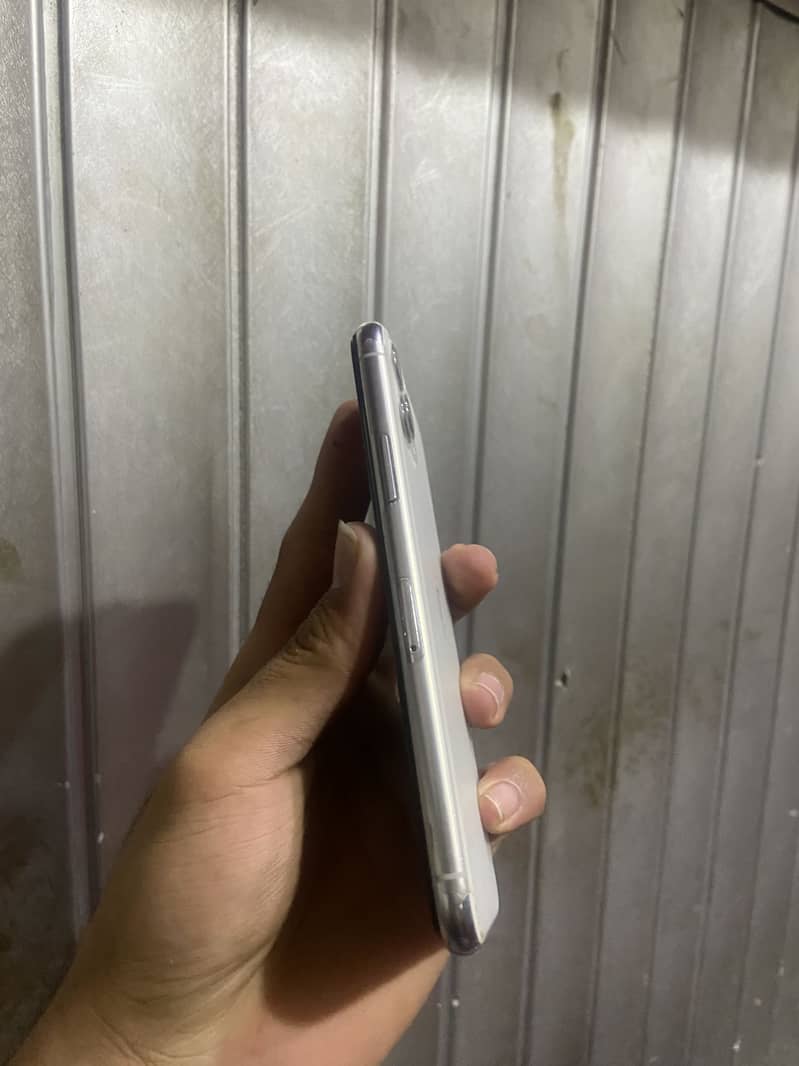 Apple iPhone 11 Pro 2