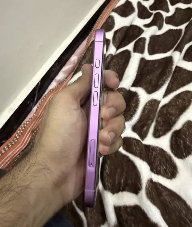 Apple iPhone 16 4