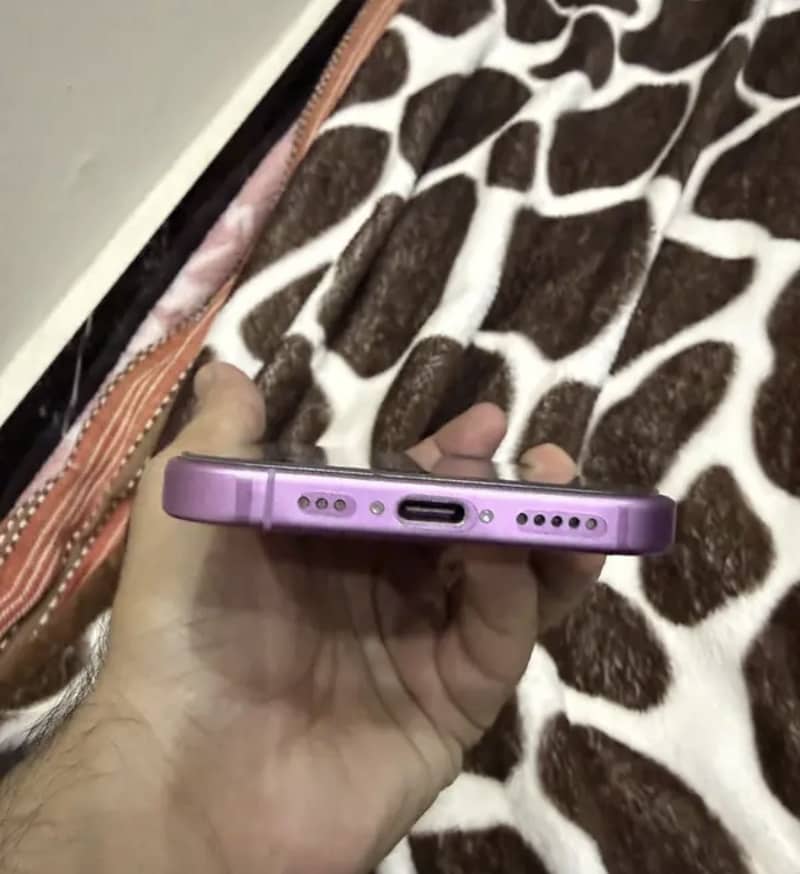 Apple iPhone 16 5