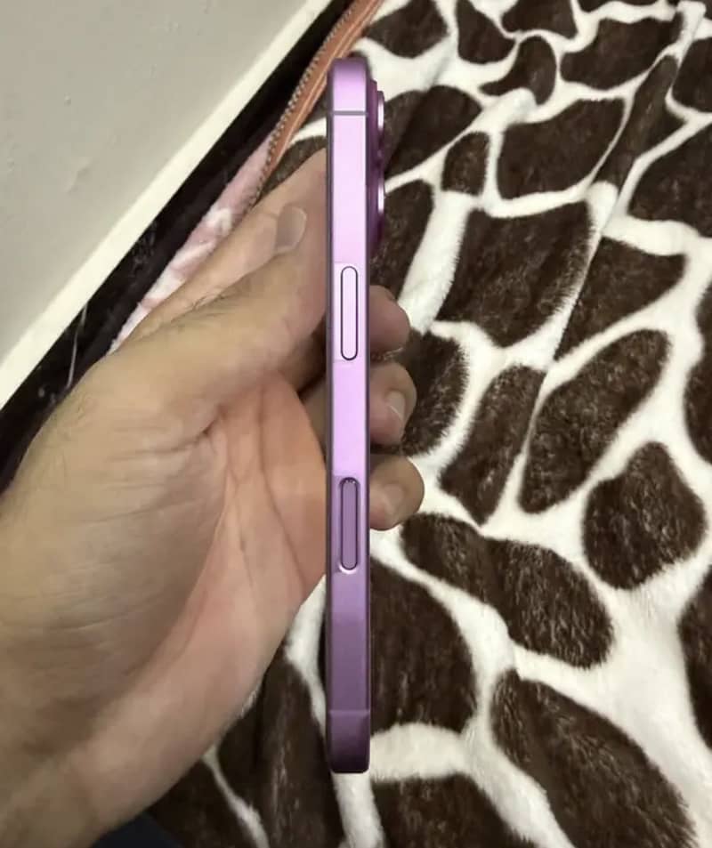 Apple iPhone 16 7