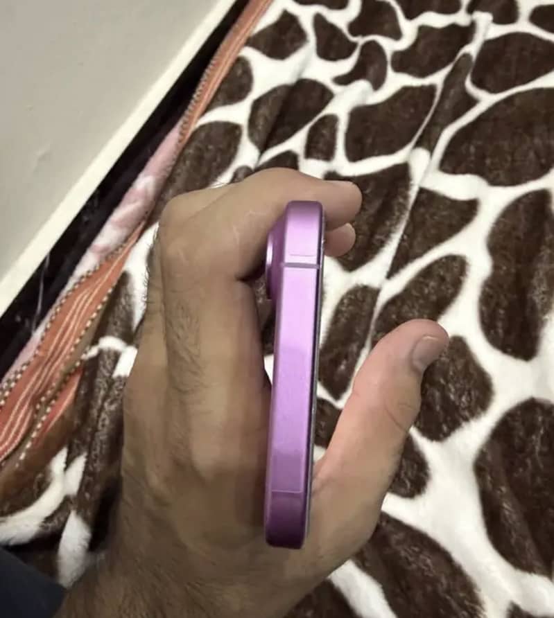 Apple iPhone 16 8