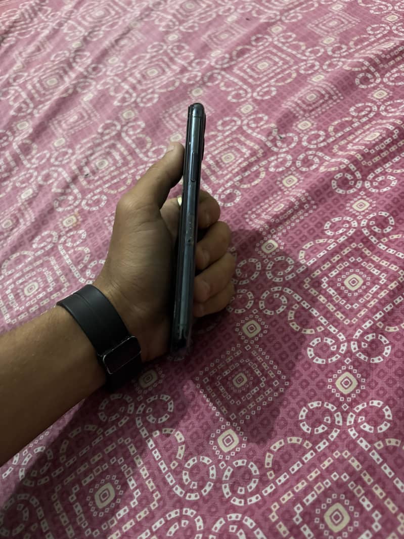 Apple iPhone 11 Pro 1
