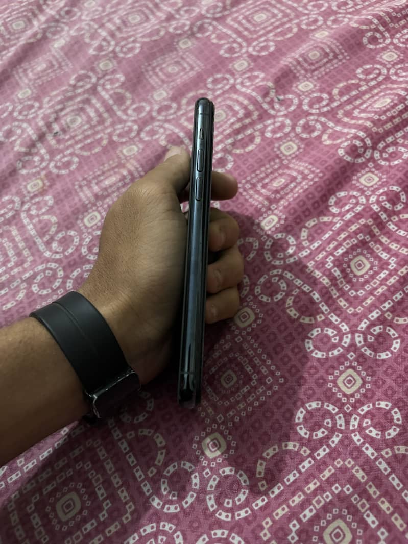 Apple iPhone 11 Pro 2