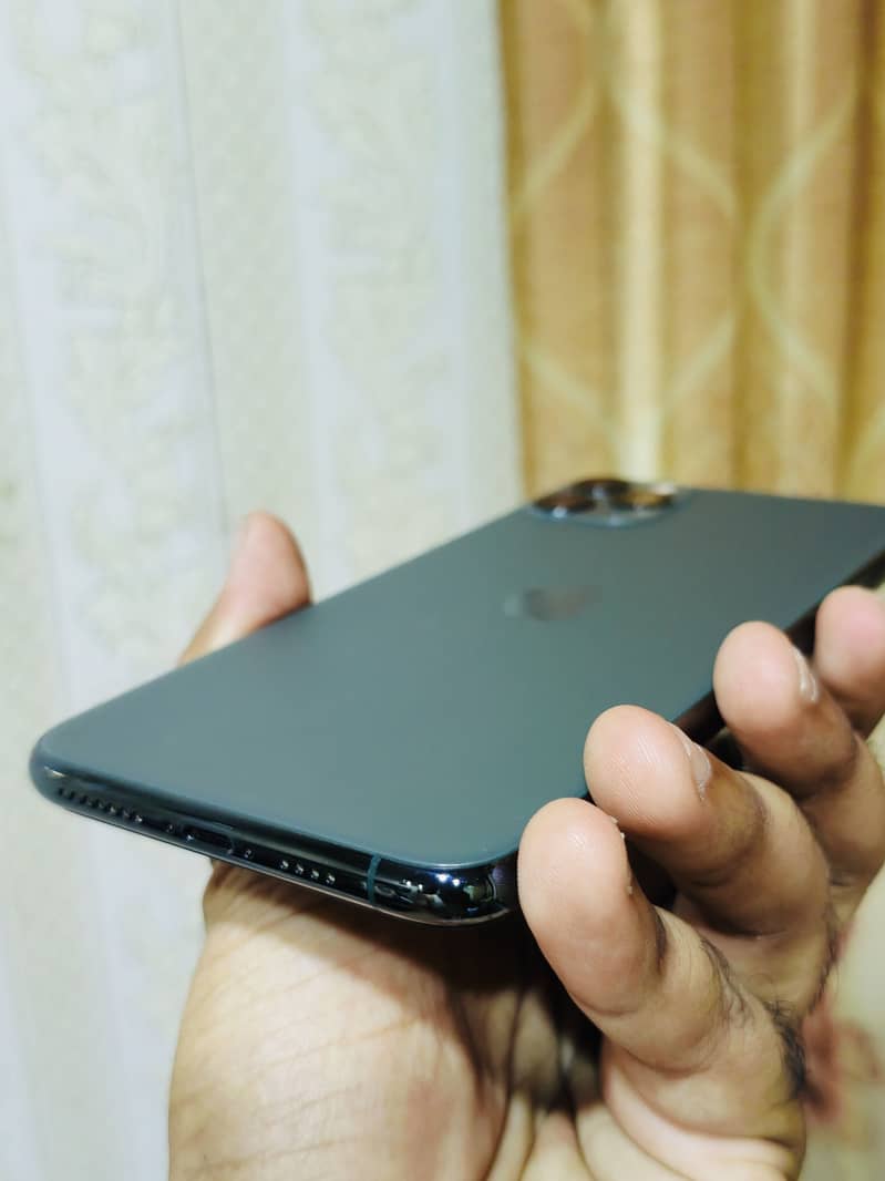 Apple iPhone 11 Pro Max 1