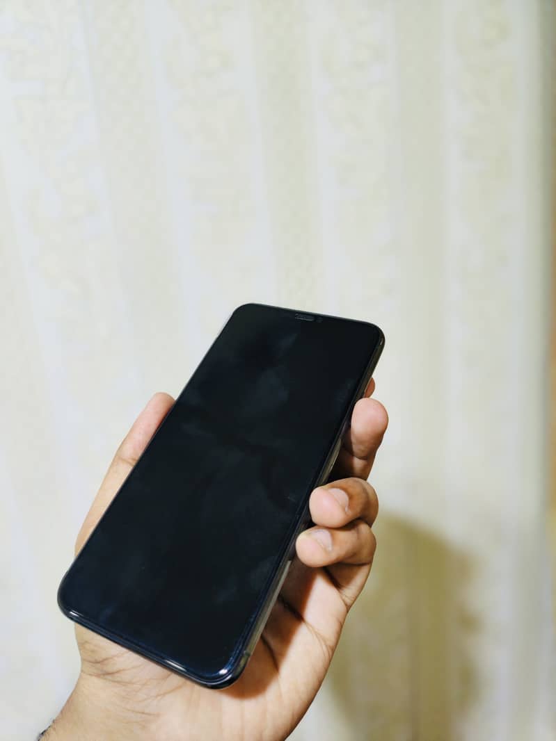 Apple iPhone 11 Pro Max 2
