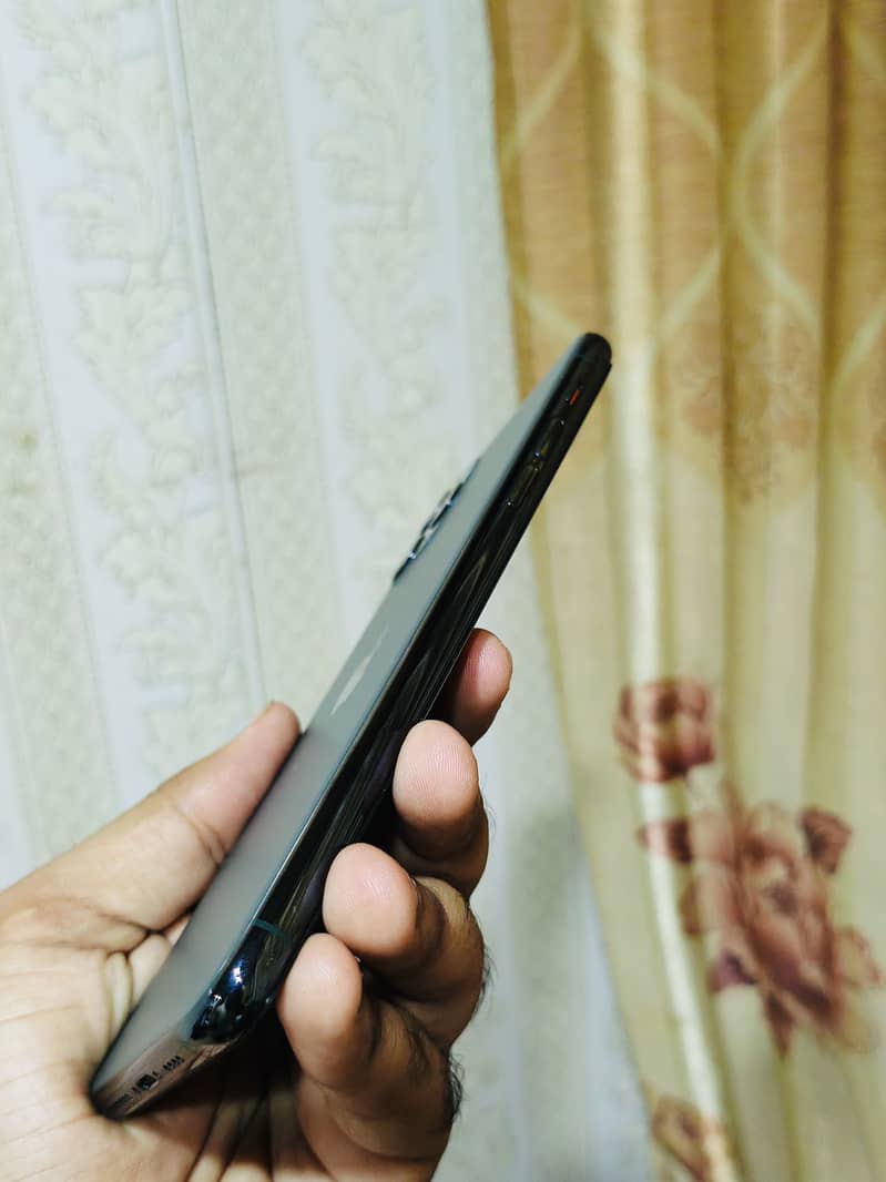 Apple iPhone 11 Pro Max 3