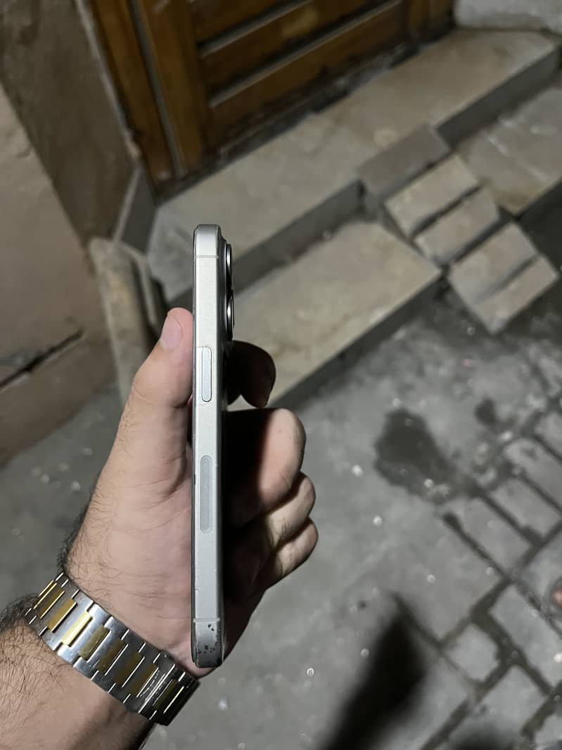 Apple iPhone 15 Pro 2