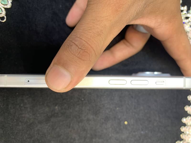 Apple iPhone 15 7