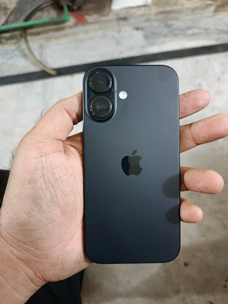 Apple iPhone 16 0