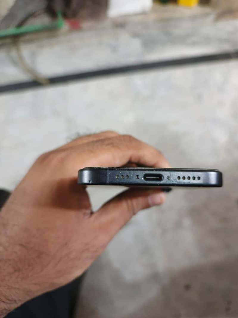 Apple iPhone 16 3