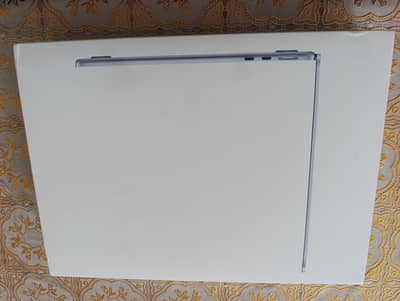 MacBook air M5 15 inch 16/512 just box open silver