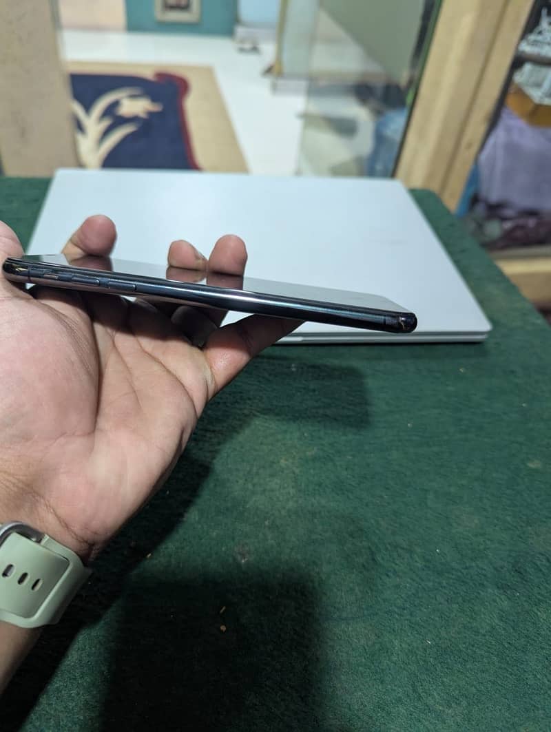 Apple iPhone XS Max 2